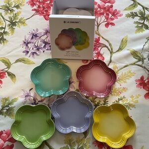 Le Creuset Set of Flower Plates, Light Rainbow